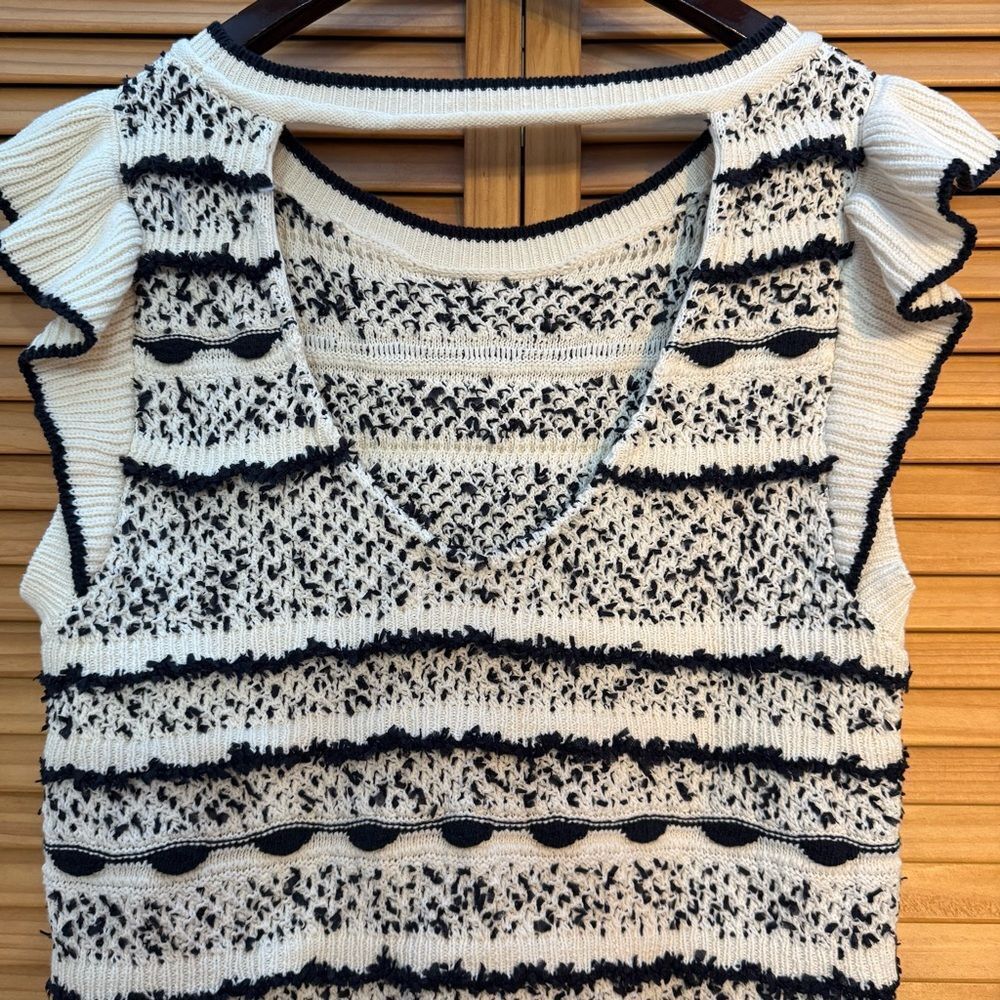 Anthropologie Black and White Textured sweater size medium - Picture 5 of 6